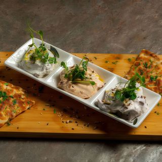 Mix crema de branza ( trufe, picanta, masline) 200 gr