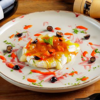 Brie Coapta cu dulceata dovleac si sos ardei copt 