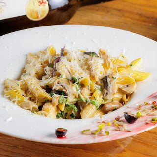 Penne Alfredo cu Pui 