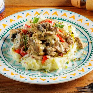 Muschiulet de porc cu sos de ciuperci 