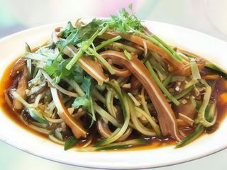 Salata de urechi de porc