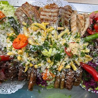 Platoul casei a la Luis Stan + o apa plata din partea casei