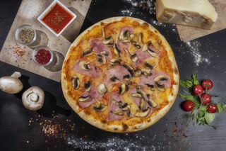 Pizza Prosciutto e funghi