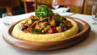 Tochitura cu legume, soia si mamaliguta