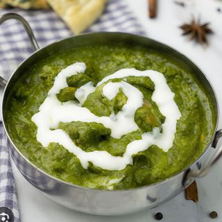 PUI CU SPANAC (Saag chicken)