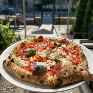 Pizza Salami E Ricotta