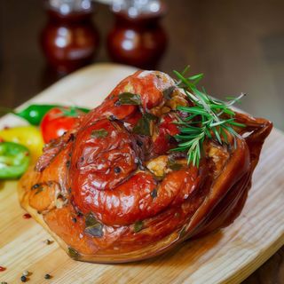 Ciolan dezosat cu salata de sfecla 