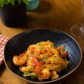 Tagliatele cu creveți și pomodori secchi - 450g