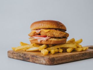 CRISPY CHICKEN BURGER JUNIOR 230/70 GR