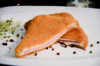 Șnițel Elvețian cu cartofi wedges