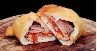 PANZEROTTO CU SUNCA LA CUPTOR