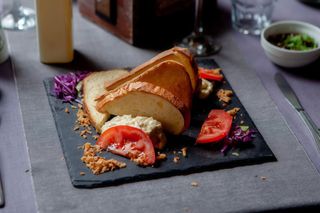 Salata de vinete cu paine prajita