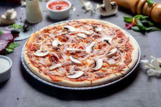 Pizza Prosciutto e Funghi mare