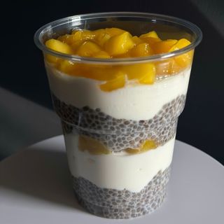 BUDINCA CHIA CU MANGO SI CREMA DE RICOTTA