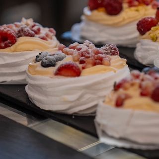 Pavlova cu căpșuni și vanilie