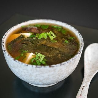 Miso Soup cu Ciuperci si Alge Uscate