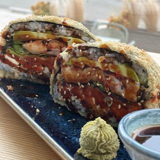 Sushi Burger cu somon si creveti