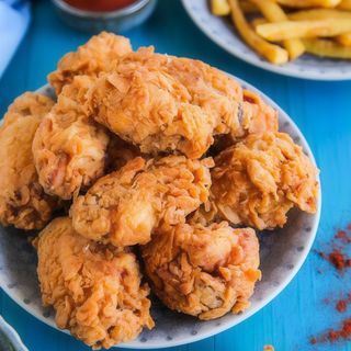 Combo aripioare cu cartofi și Cola