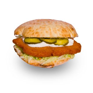 Sandwich cu Șnițel* de Pui