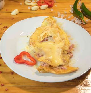 Omleta cu sunca si cascaval
