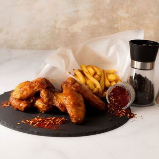 Meniu aripioare in sos 8buc