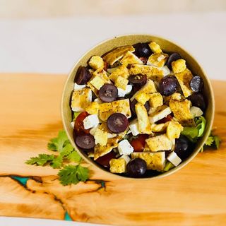 Salata cu Piept de Pui la Grill (400gr) 