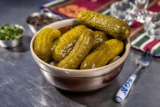 Salată de castraveți murați în oțet