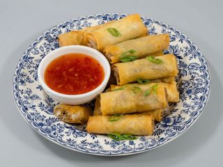 Spring Rolls cu sweet chilli