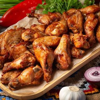 1 kg aripioare cu sos bbq