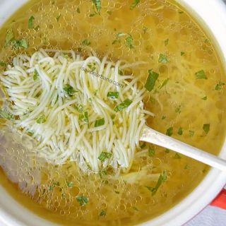 Supă de gaina cu tăiței