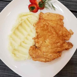 Șnițel de Pui cu Piure de Cartofi 