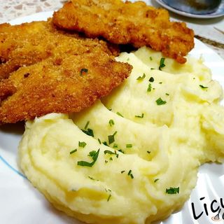 Șnițel de Porc cu Piure de Cartofi 