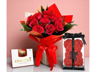 Pachet Ziua Femeii – 11 Trandafiri, Bomboane Merci & Ursuleț Roșu