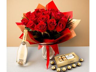 Pachet Ziua Femeii Elegant – 21 Trandafiri & Șampanie Royal Gold