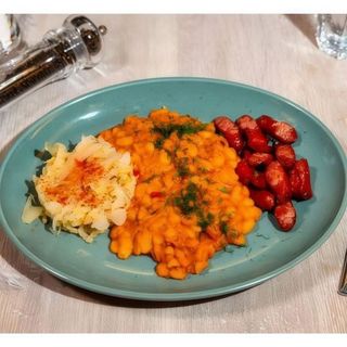 Iahnie de fasole cu cârnăciori