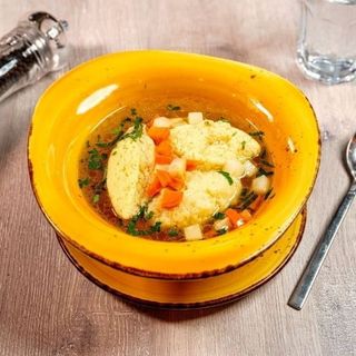 Supă de pui cu găluște