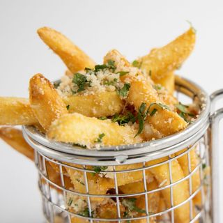 Cartofi prajiti cu usturoi si patrunjel