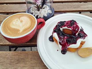 Cafea 450ml+Sandwich+Papanas