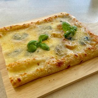 Pizza Quattro Formaggi (450-500 gr)