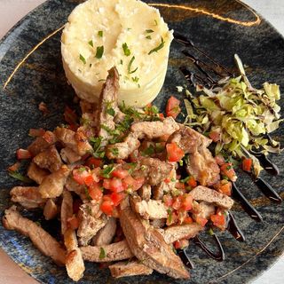 Ceafa Mediteraneana cu Piure de Cartofi si Branza