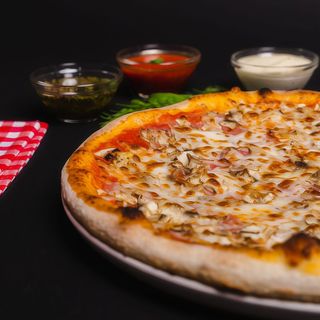 Pizza Prosciutto e Funghi