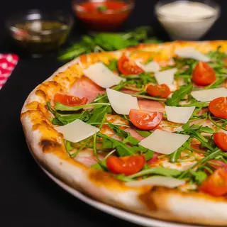Pizza crudo e rucola