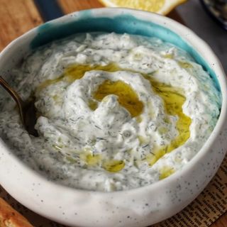 Sos de iaurt grecesc