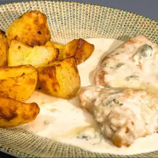 Pui cu gorgonzola si cartofi baby