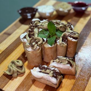 Clatite sushi - Platou couple: cioco alba, fistic, Nutella,