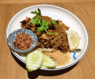 Phad Thai cu pui