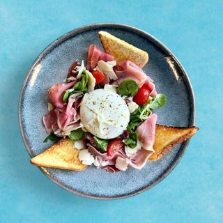 Salata Burratina & Crudo