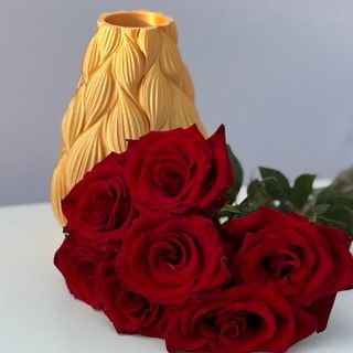 Buchet cu trandafiri Ready to Enjoy Gold (include si vaza)