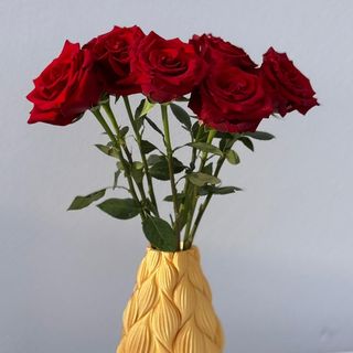 Buchet de trandafiri Red impreuna cu vaza Aurora Glow