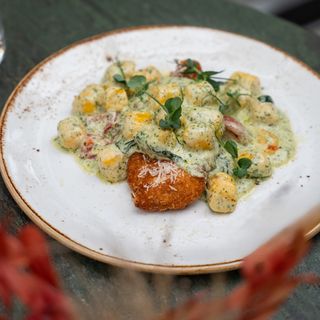 Cheese Pesto Gnocchi with Crispy Chicken